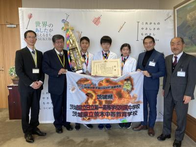 五十嵐立青つくば市長、森田充つくば市教育長と